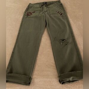 Adorable NEW Embroidered Army Green ABERCROMBIE & FITCH Size 27/4R